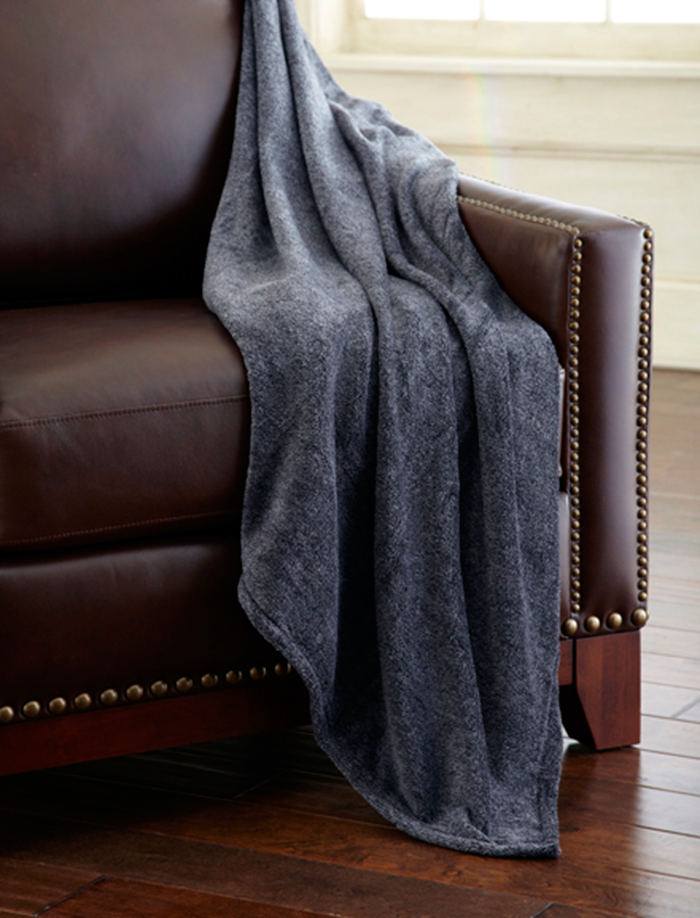 HEATHERED FLEECE THROW DARK GRAY